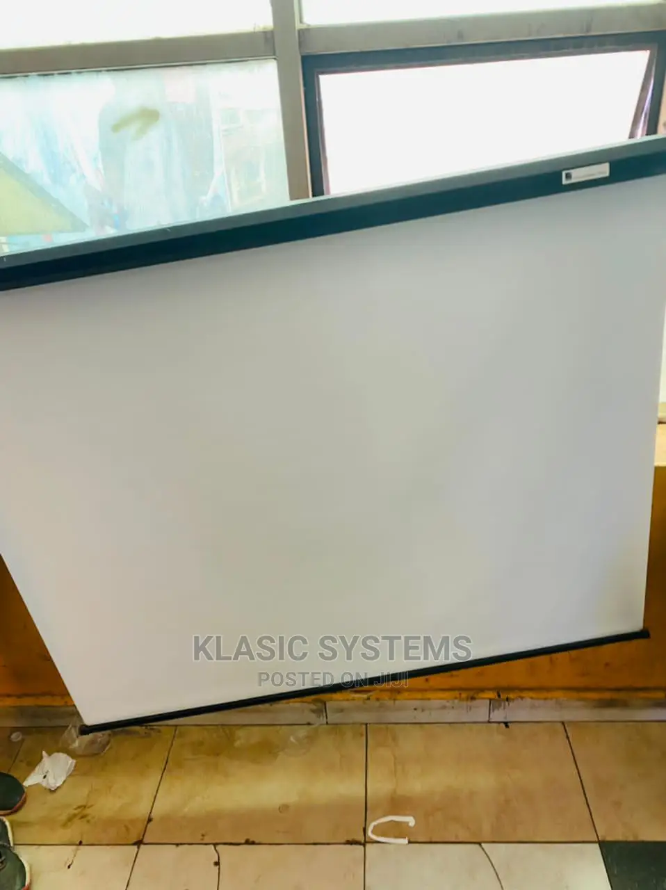 Manual Projector Screen