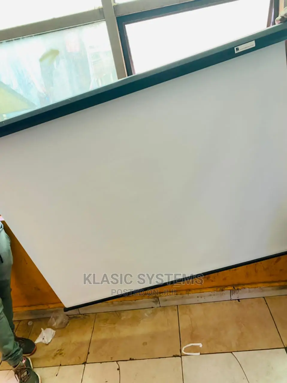 Manual Projector Screen