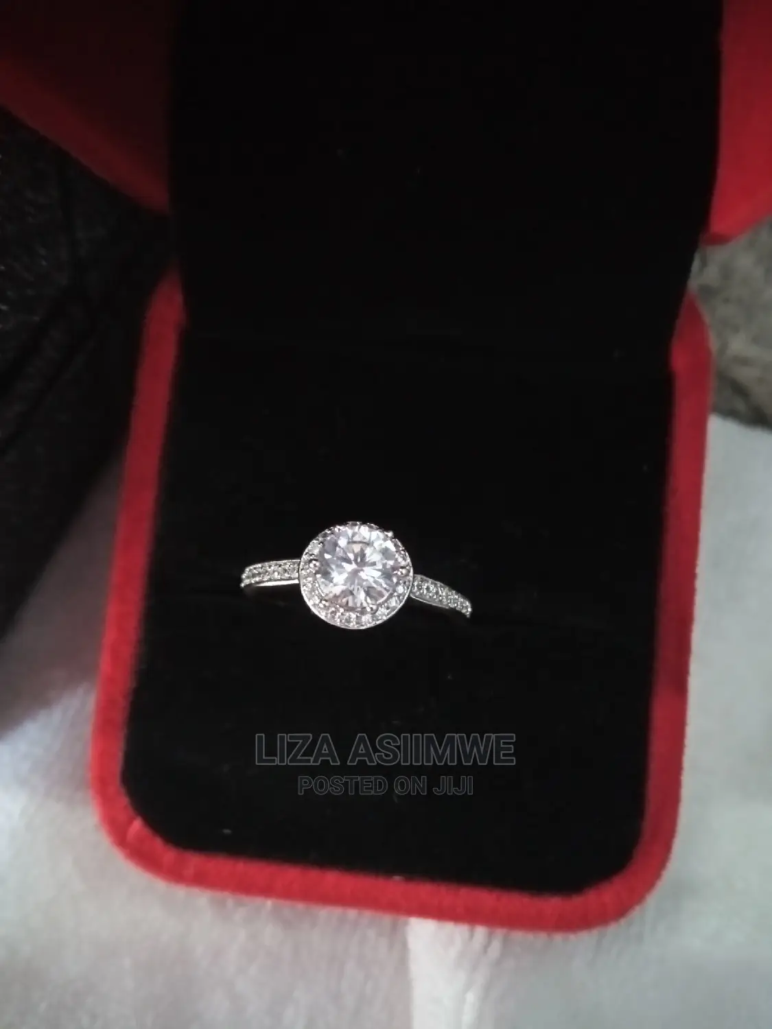 Quality Engagement Rings Available With the Gift Box