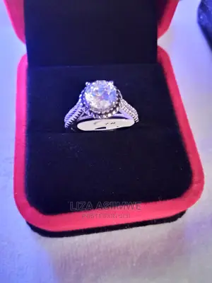 Silver Engagement Rings Available With the Ring Box