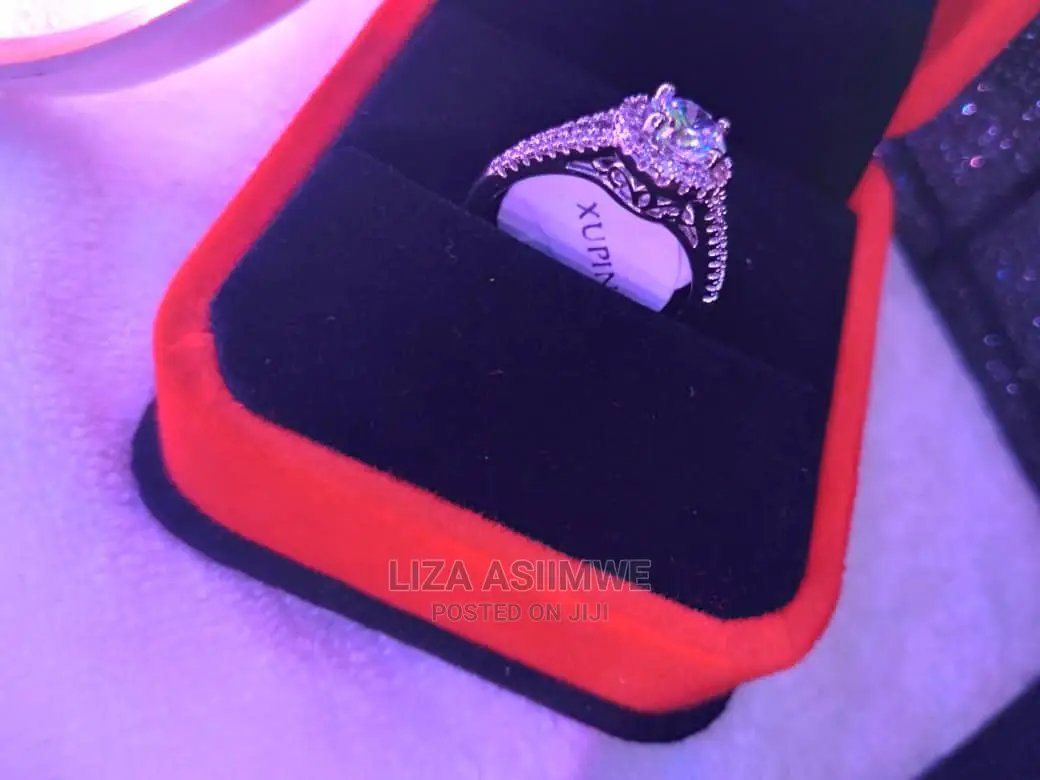 Quality Silver Engagement Rings Available With the Ring Box