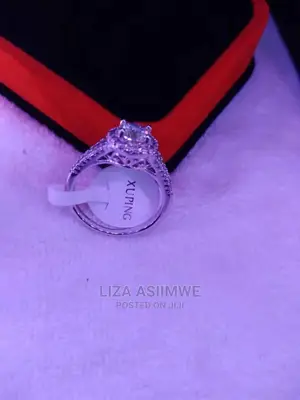 Quality Silver Engagement Rings Available With the Ring Box