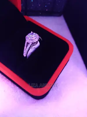 Quality Silver Engagement Rings Available With the Ring Box