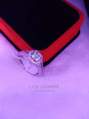 Quality Silver Engagement Rings Available With the Ring Box