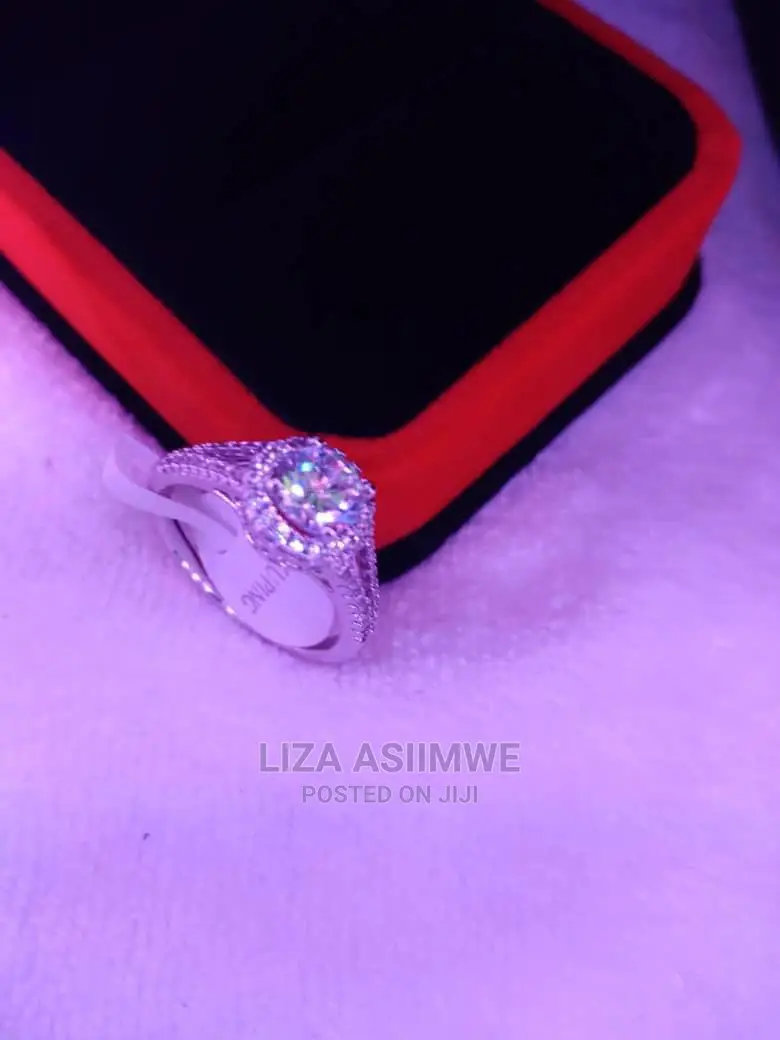 Quality Silver Engagement Rings Available With the Ring Box