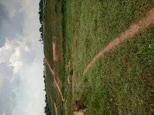 Posh 100 #100 in Gated Neighborhood of Kasangati