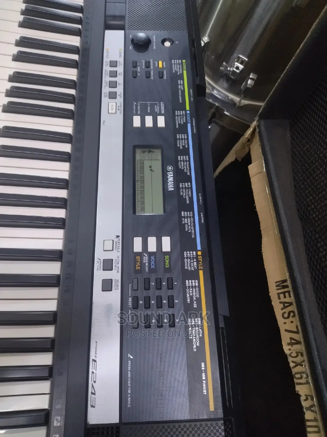 Keyboard Psr E243