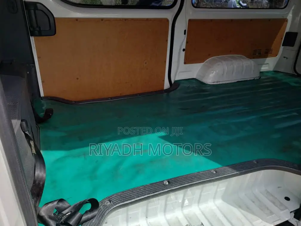 Toyota Hiace 2013 SV Premium White