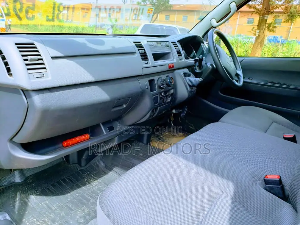 Toyota Hiace 2013 SV Premium White