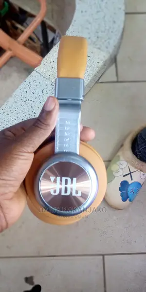 JBL J661 Headphones
