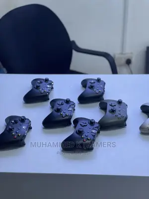 Xbox One Controllers / Pads