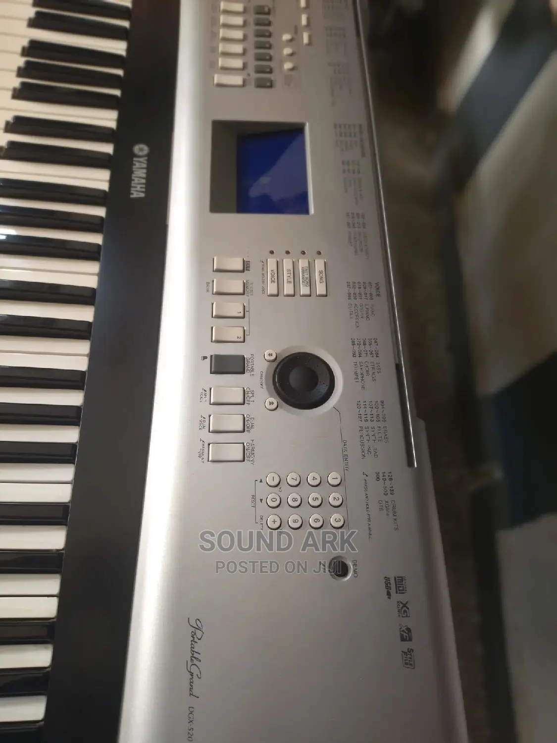 Portable Grand Dgx-520 Keyboard