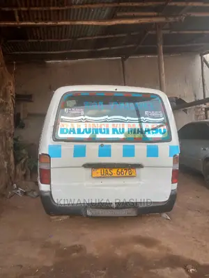 Toyota HiAce 2001 White