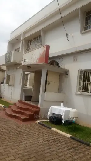 Colonial Building