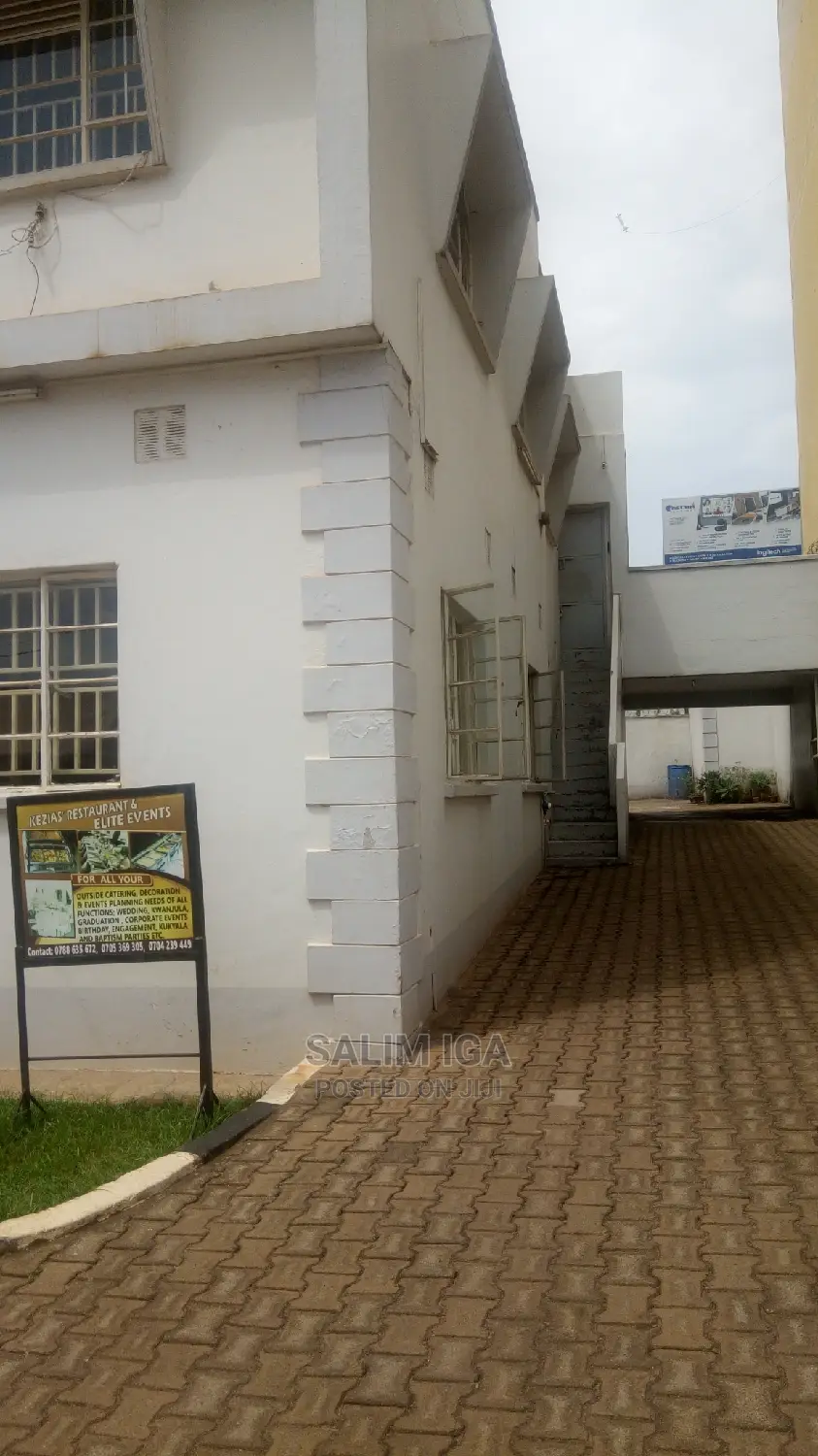 Colonial Building