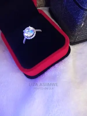 Quality Silver Engagement Rings Available With the Ring Box