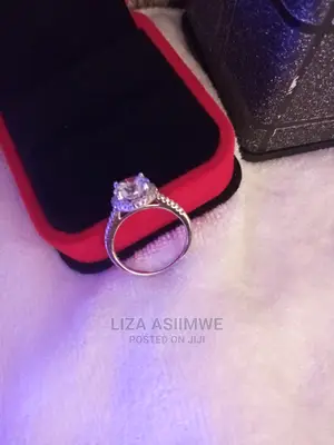 Quality Silver Engagement Rings Available With the Ring Box
