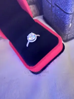 Quality Silver Engagement Rings Available With the Ring Box