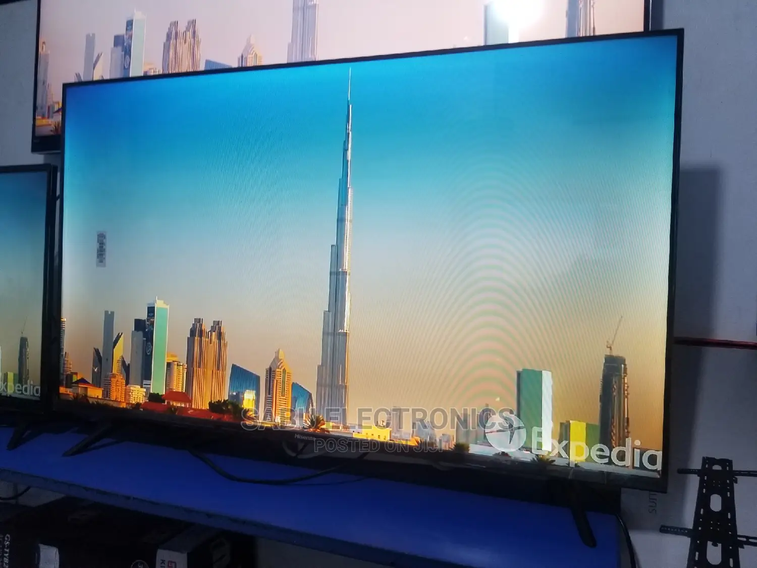 Hisense 43" Frameless- Digital