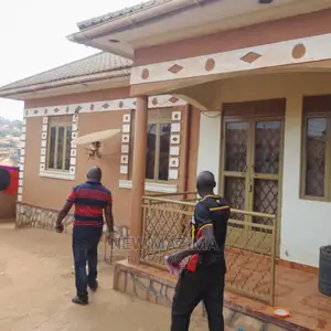 3bdrm House in Salaama Munyonyo Rd, Makindye for sale