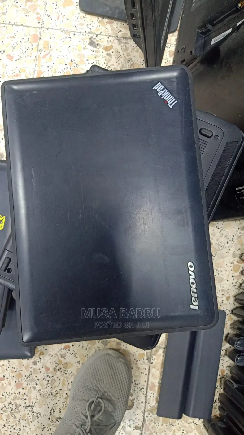 Laptop Lenovo ThinkPad X130e 2GB Intel Core 2 Duo HDD 160GB