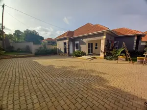 Furnished 4bdrm House in Kira Posh for Sale