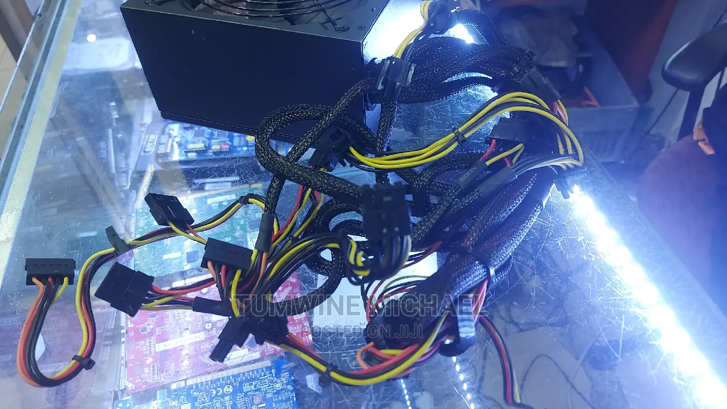Power Supply 700 Watts