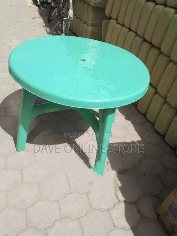 Strong Plastic Round Table