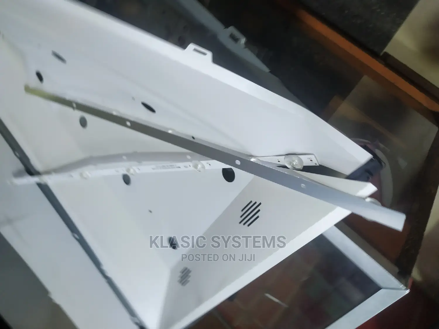 Expert in TV Repairing