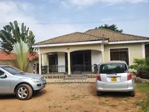 3bdrm Bungalow in Salaama Munyonyo, Division a for Sale