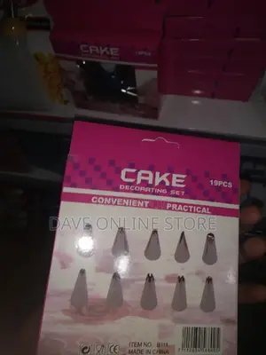 19 Pieces Cake Decorating Set