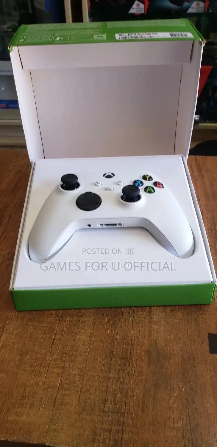 Xbox One S White Wireless Controllers