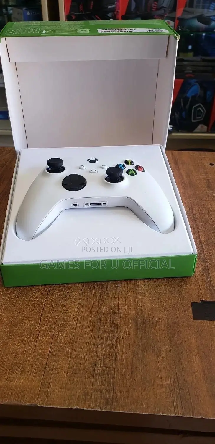 Xbox One S White Wireless Controllers