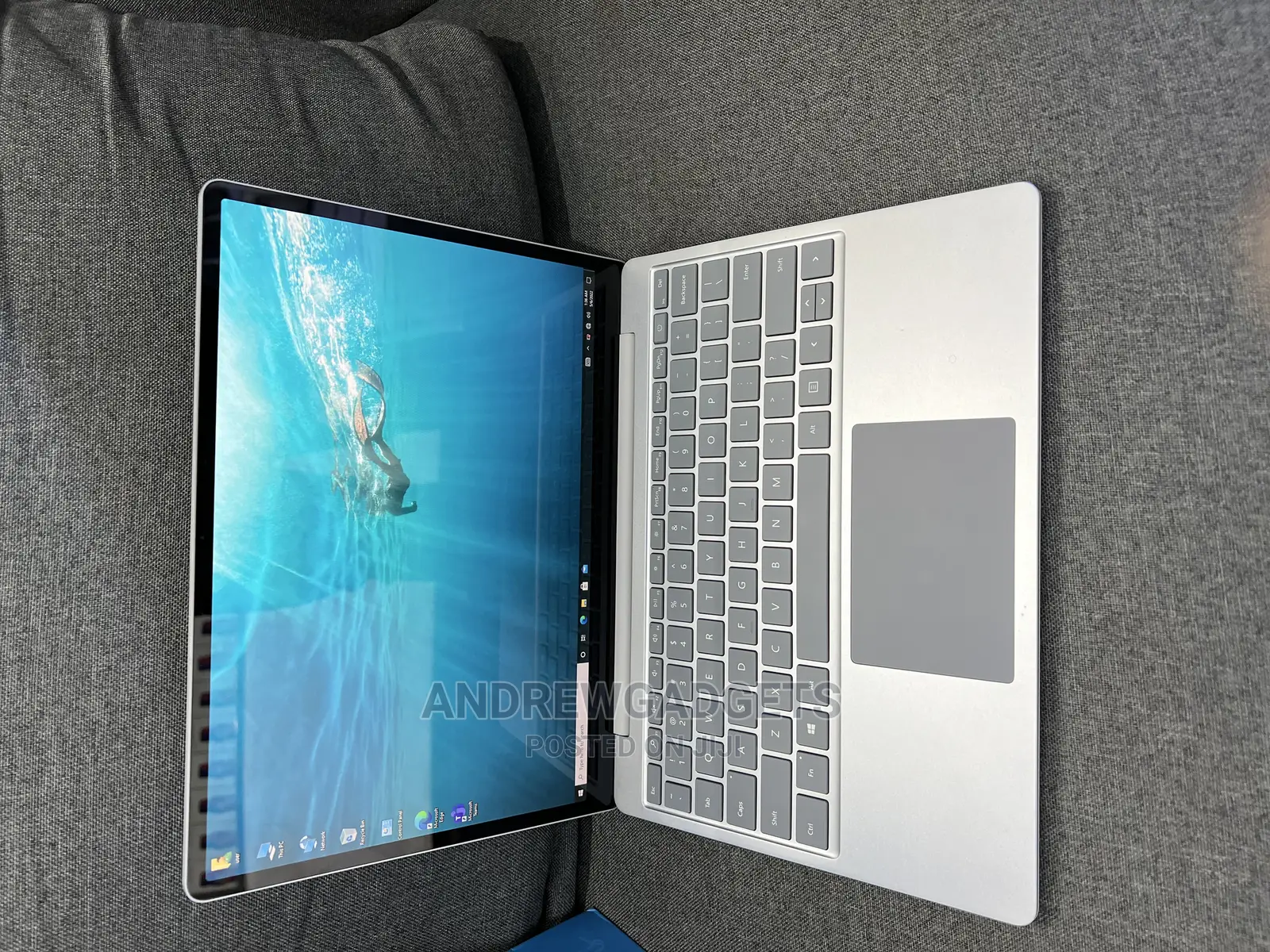 New Laptop Microsoft Surface Laptop 8GB Intel Core I5 SSD 256GB