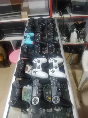 Original Ps4 3 Controllers