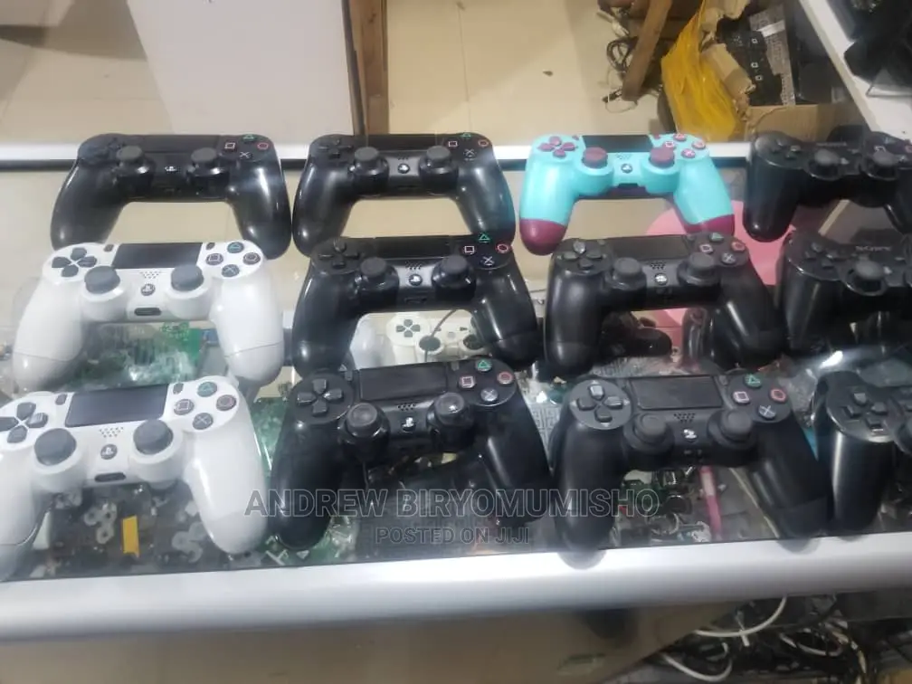 Original Ps4 3 Controllers