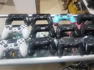 Original Ps4 3 Controllers
