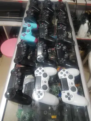 Original Ps4 3 Controllers