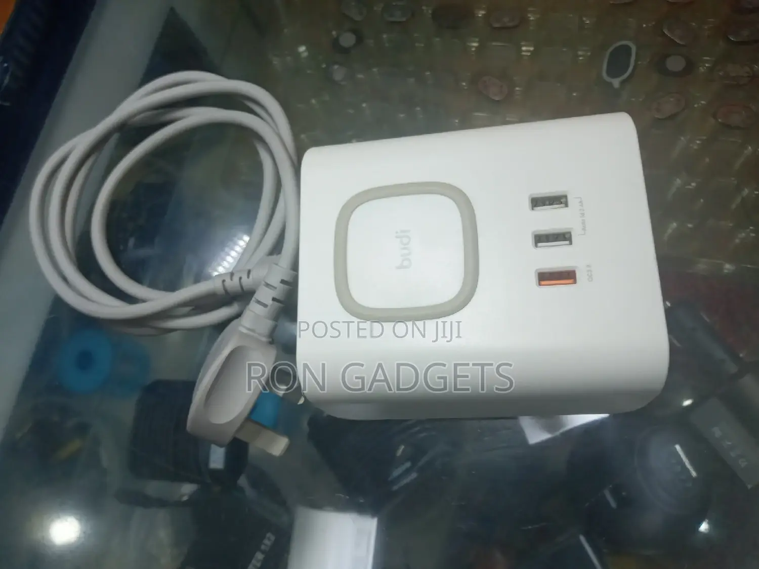BUDI Wireless Charger With 3usbs