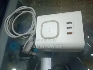 BUDI Wireless Charger With 3usbs