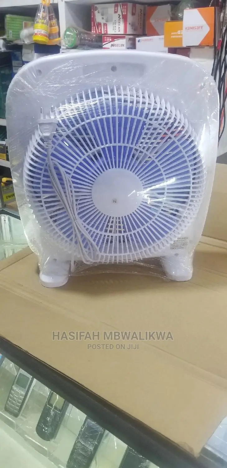 Universal Royal Fan