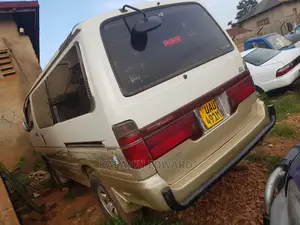Toyota Super Custom 2001
