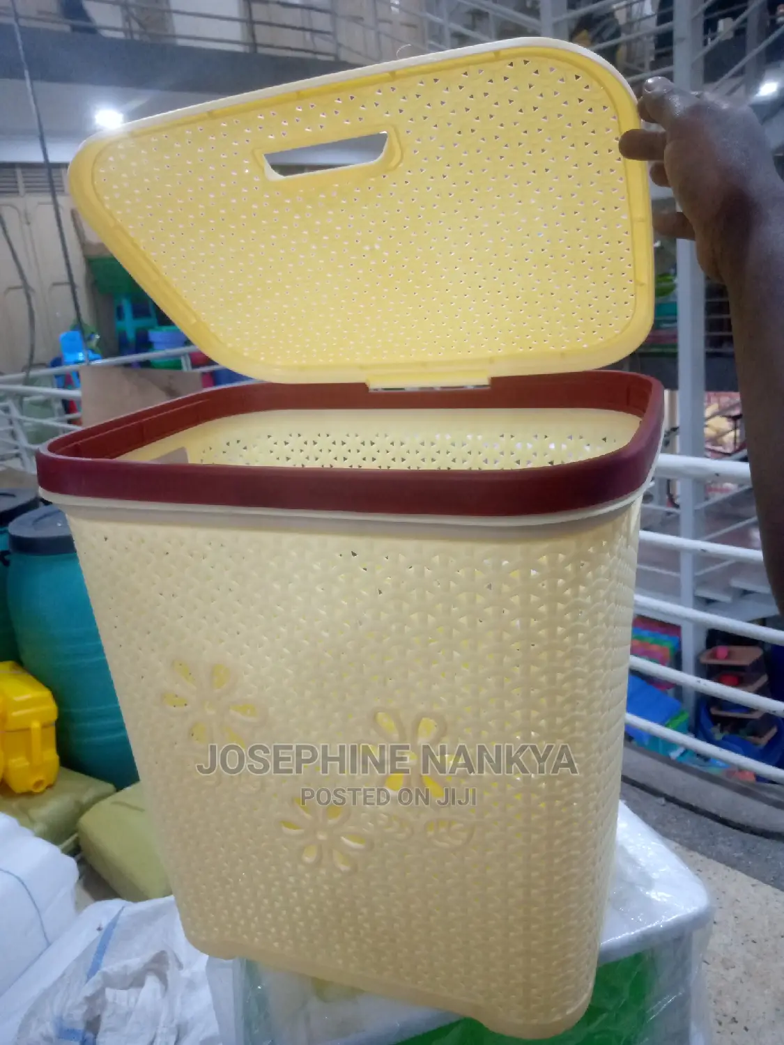 Loundry Basket With Cover