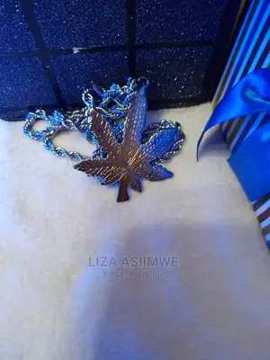 Simple Necklaces (Unisex) Available With a Weed Pendant