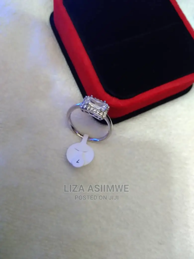 Silver Engagement Rings Available With the Ring Box