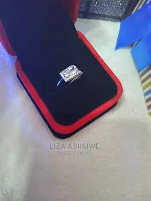 Silver Engagement Rings Available With the Ring Box