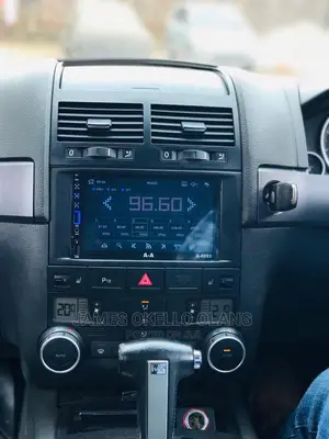 VW TOUAREG Radio Upgrade
