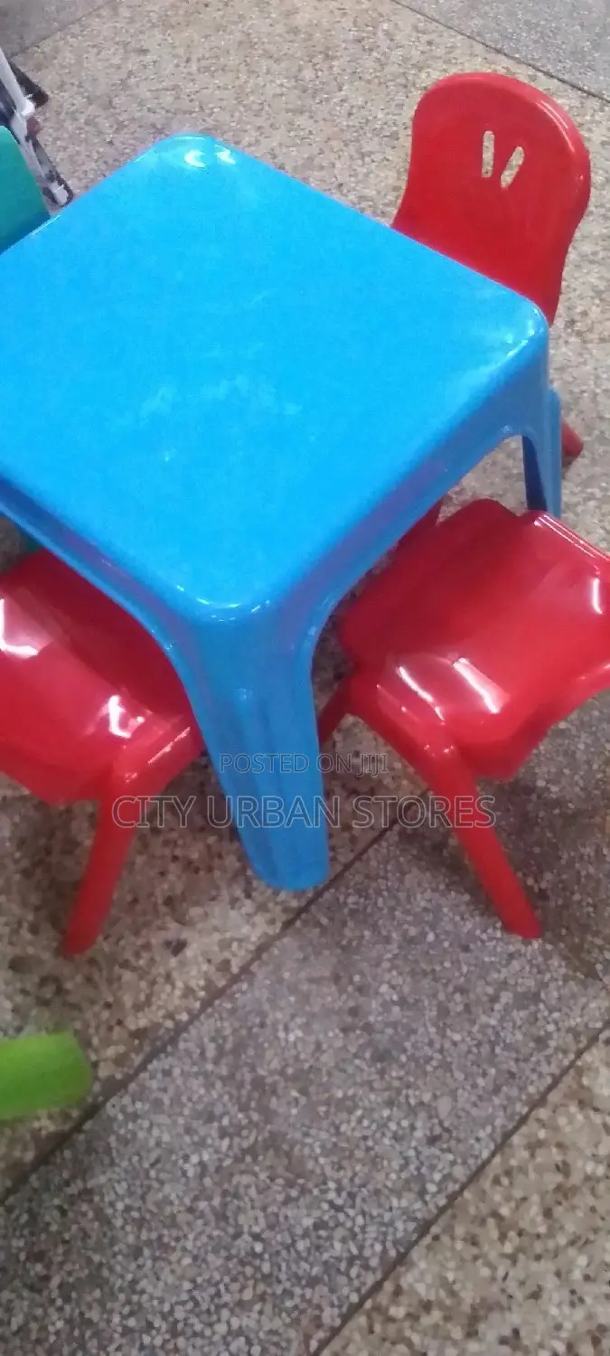 ZED Kids Plastic Dinning Table Set