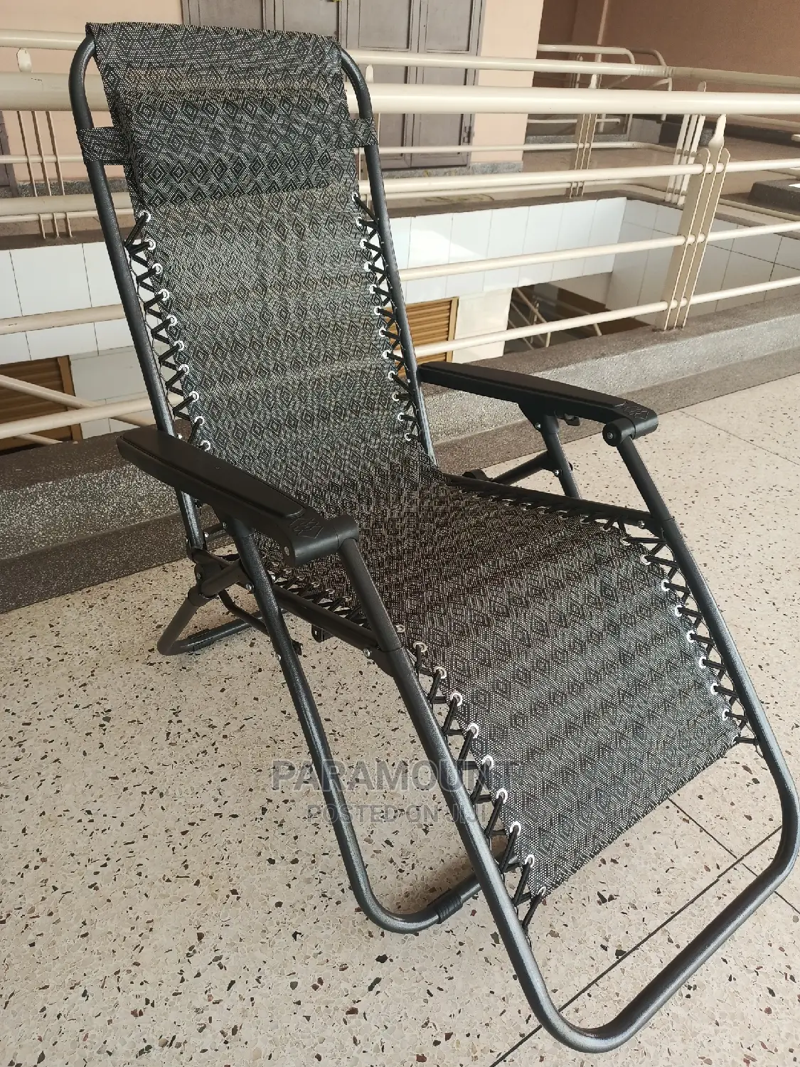 Elderly and Back Pain Patients Zero Gravity Inclining Chair