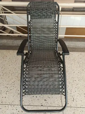 Elderly and Back Pain Patients Zero Gravity Inclining Chair